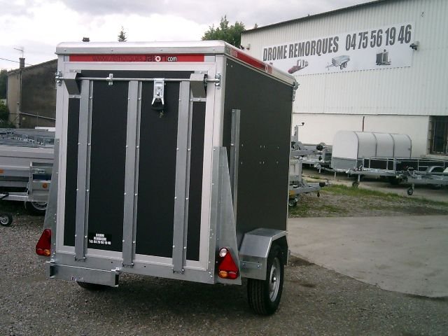 SUNP1301_640x480.jpg Fourgon Jalon B09001 noir ou blanc – Image 1